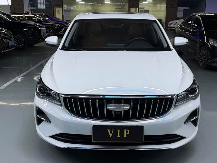 Фото 2 - Geely Emgrand