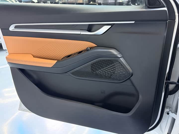 Фото 6 - Geely Emgrand