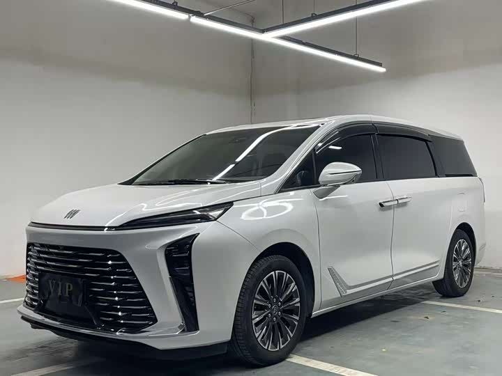 Photo 1 - Buick GL8 ES