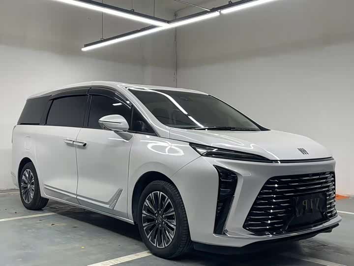 Photo 2 - Buick GL8 ES