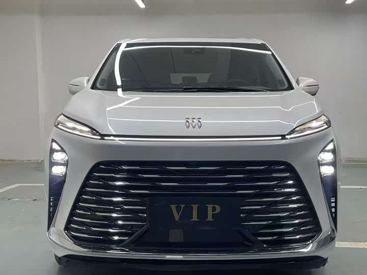 Photo 3 - Buick GL8 ES