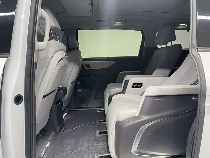 Photo 6 - Buick GL8 ES