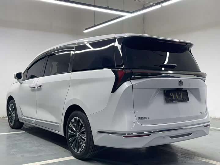 Photo 7 - Buick GL8 ES