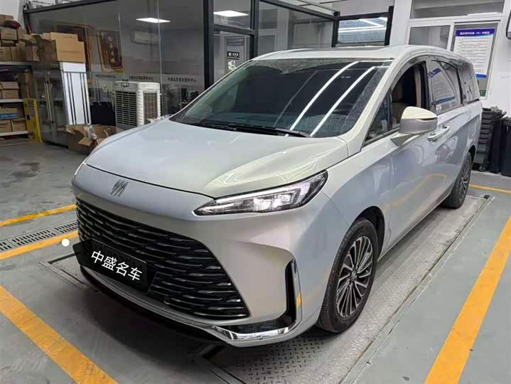 Фото 1 - Buick GL8 Hybrid