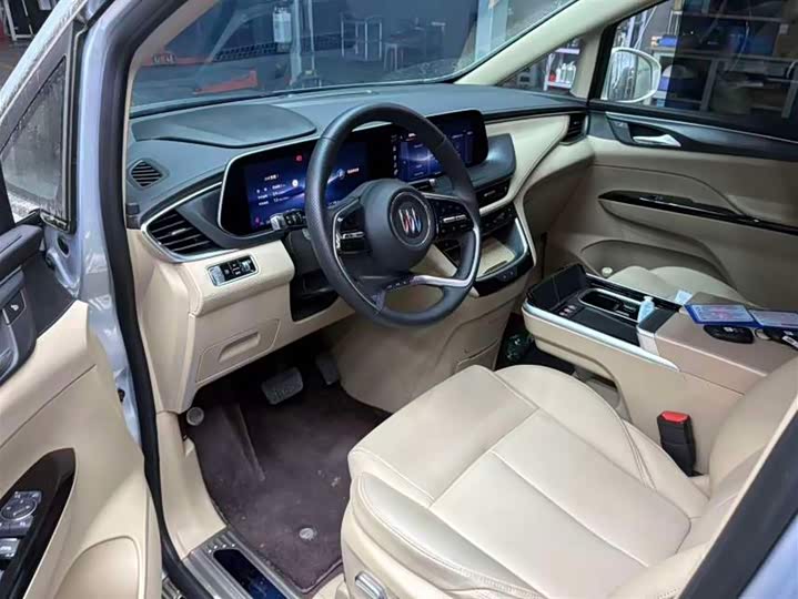 Фото 2 - Buick GL8 Hybrid