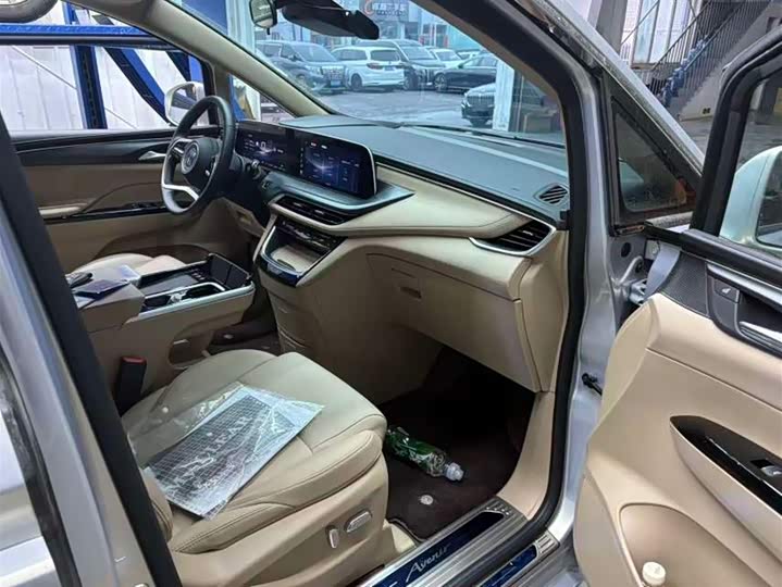 Фото 7 - Buick GL8 Hybrid