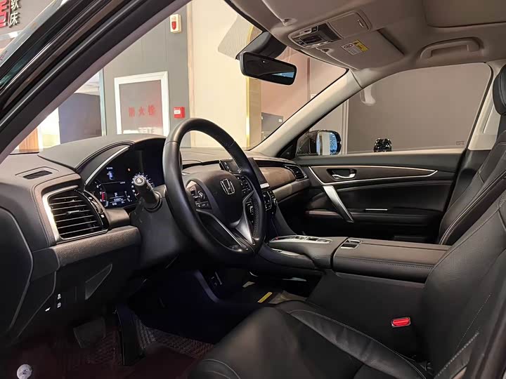 Фото 4 - Honda Avancier