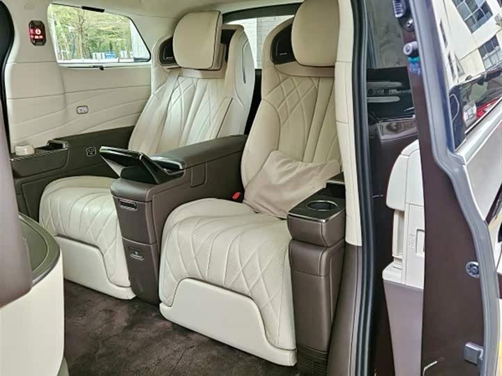 Фото 5 - Denza D9