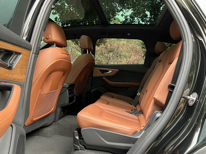 Фото 7 - Audi Q7