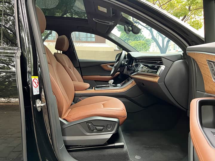 Фото 8 - Audi Q7