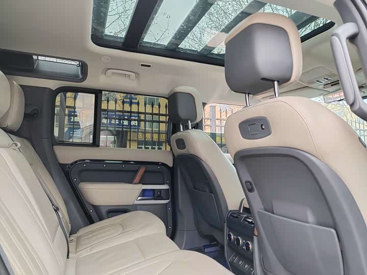 Фото 9 - Land Rover Defender