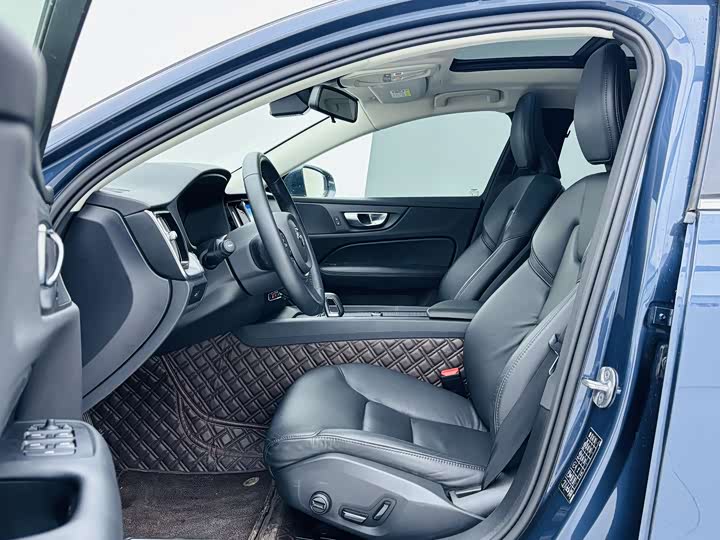 Фото 8 - Volvo S60