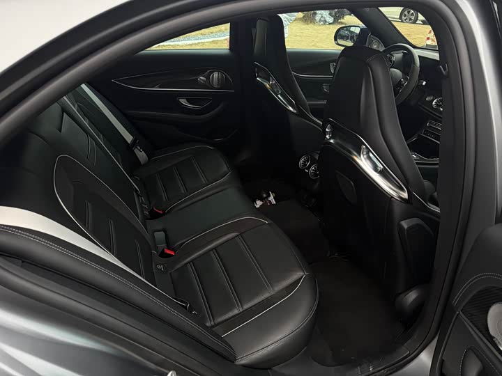 Фото 2 - Mercedes-Benz E-Class AMG