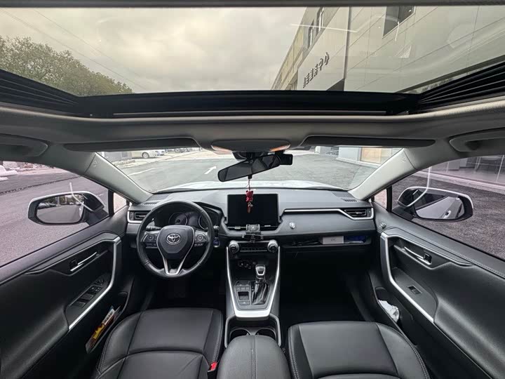 Фото 8 - Toyota Wildlander