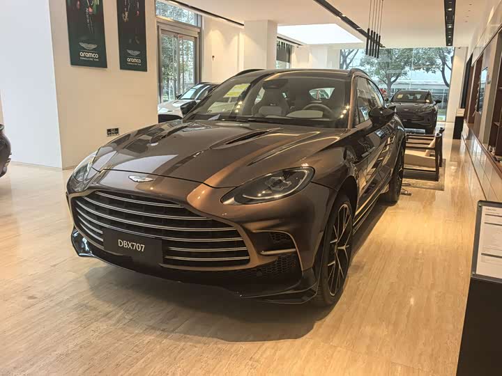 Фото 1 - Aston Martin DBX