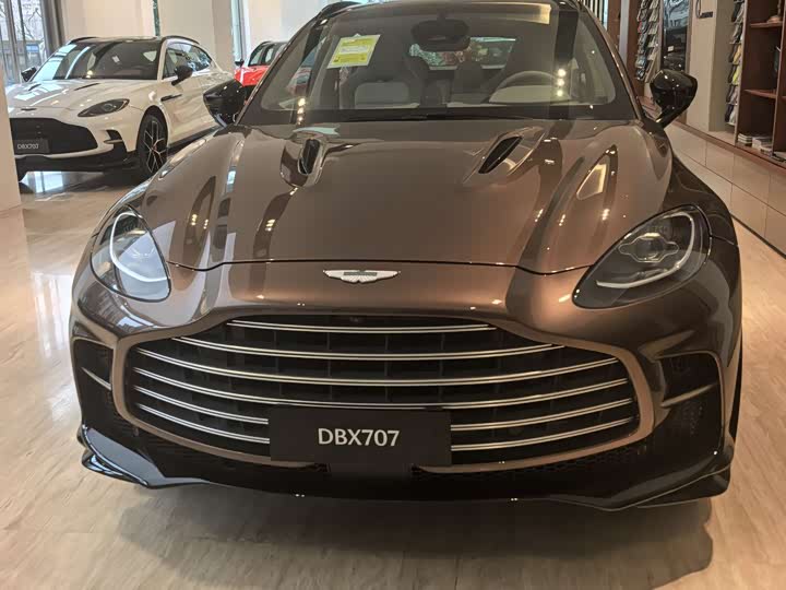 Фото 2 - Aston Martin DBX