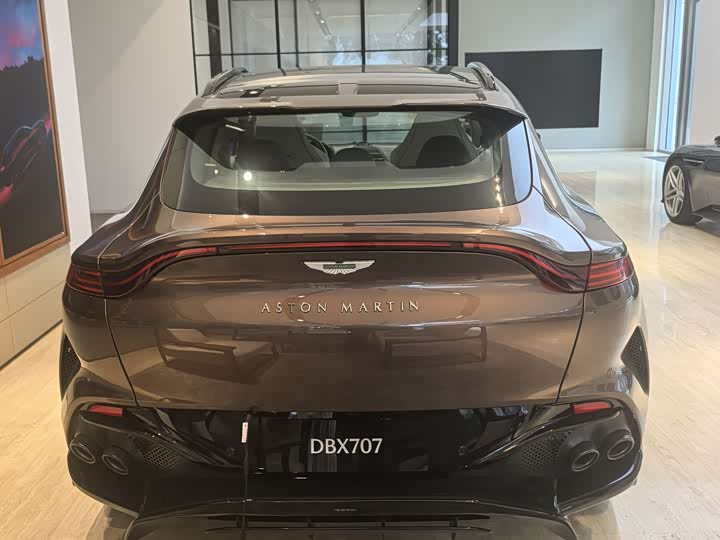 Фото 4 - Aston Martin DBX