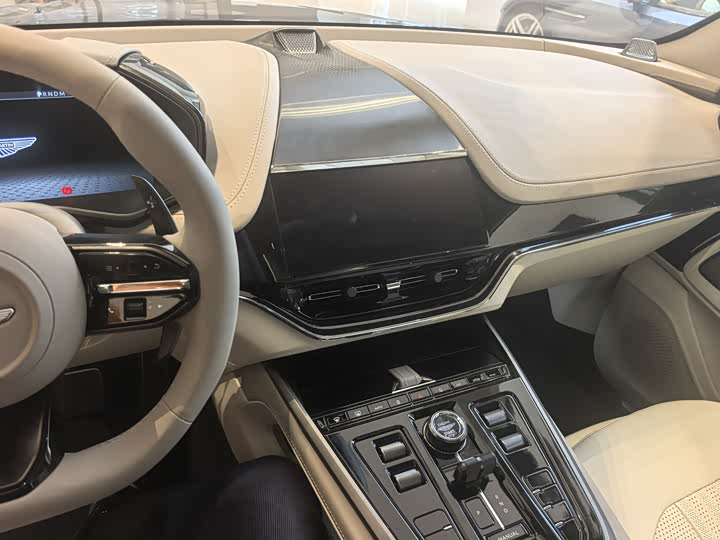 Фото 7 - Aston Martin DBX