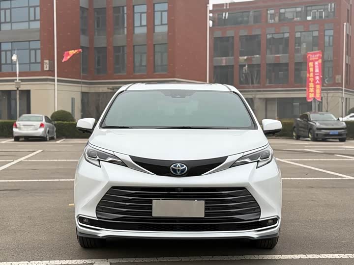 Фото 2 - Toyota Sienna