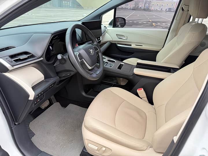 Фото 4 - Toyota Sienna