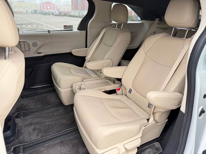 Фото 5 - Toyota Sienna