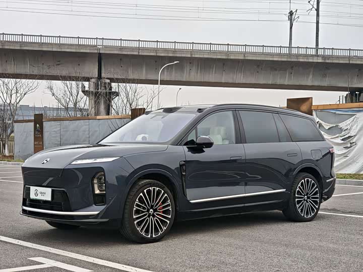 Фото 1 - Nio ES8