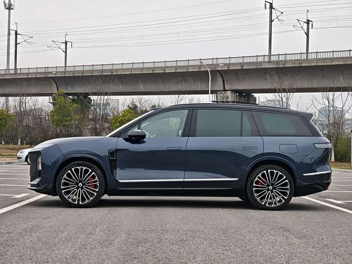 Фото 2 - Nio ES8