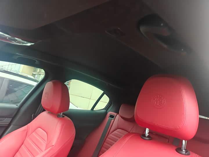 Фото 4 - Alfa Romeo Stelvio