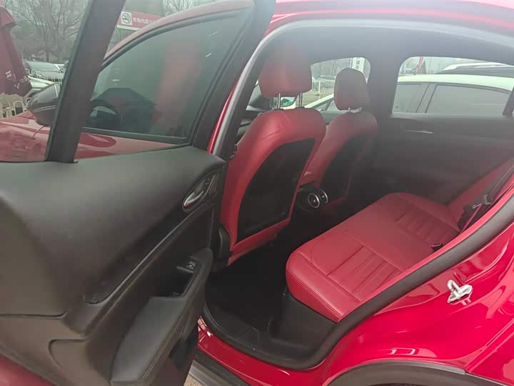 Фото 5 - Alfa Romeo Stelvio