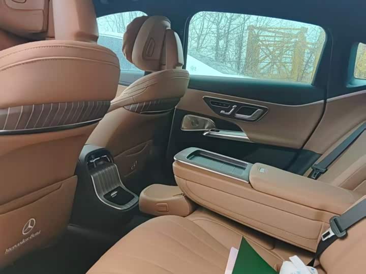 Фото 4 - Mercedes-Benz E-Class