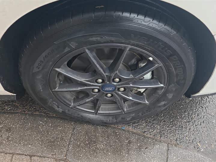 Фото 6 - Ford Focus