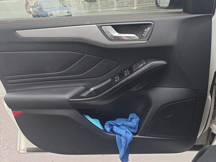 Фото 7 - Ford Focus