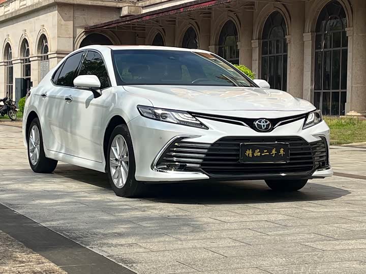Фото 3 - Toyota Camry
