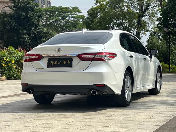 Фото 4 - Toyota Camry