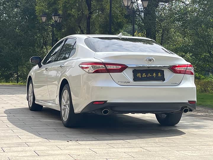 Фото 6 - Toyota Camry