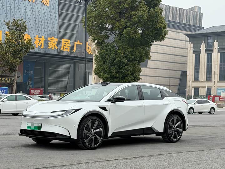 Фото 1 - Toyota bZ5