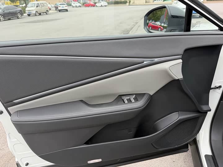 Фото 8 - Toyota bZ5