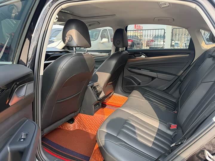 Фото 5 - Volkswagen Passat