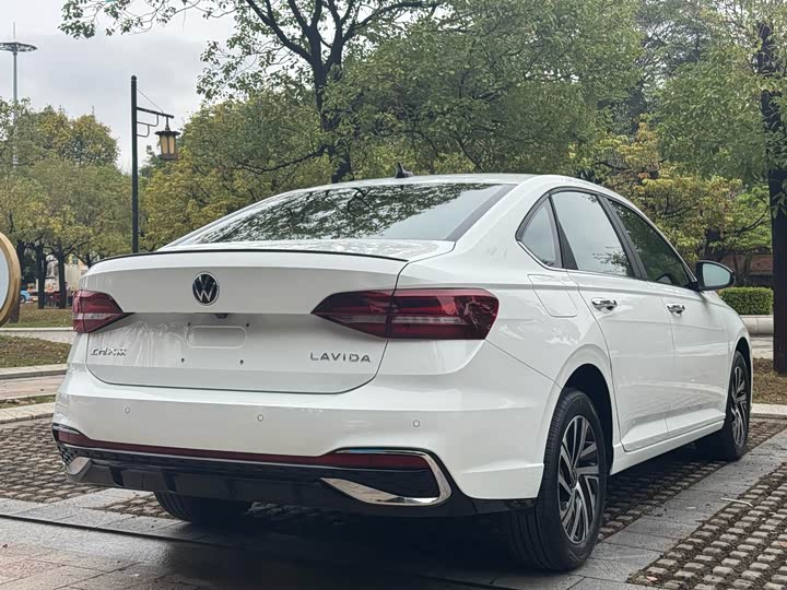 Фото 9 - Volkswagen Lavida