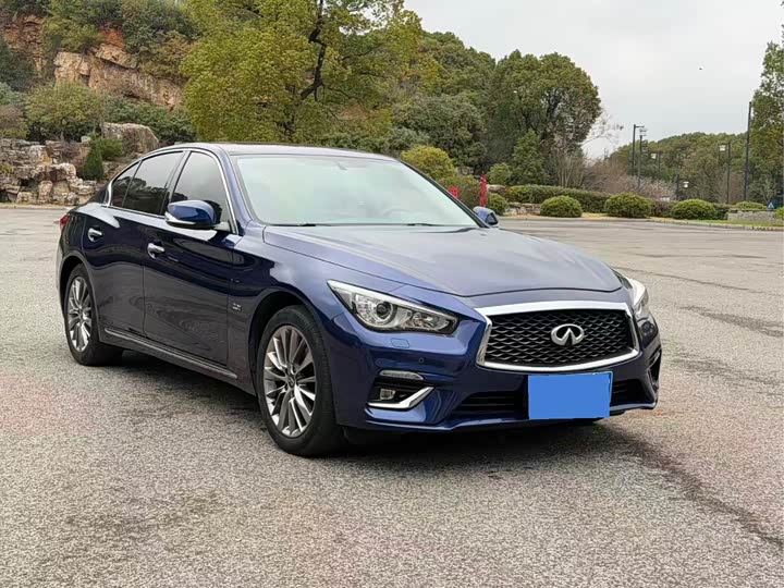 Photo 3 - Infiniti Q50L