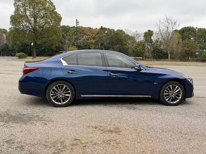 Photo 5 - Infiniti Q50L