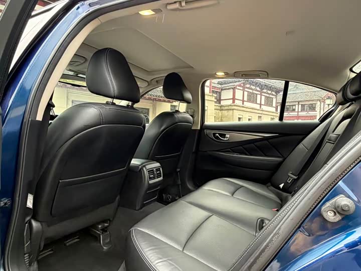 Photo 6 - Infiniti Q50L