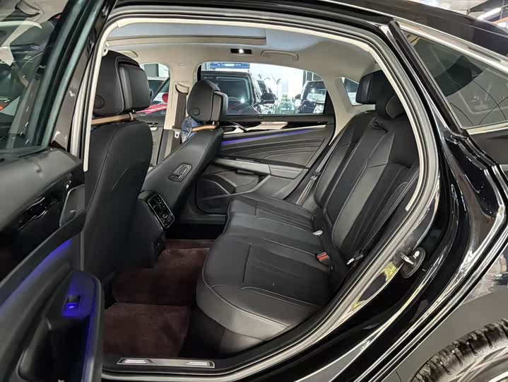 Фото 7 - Volkswagen Passat