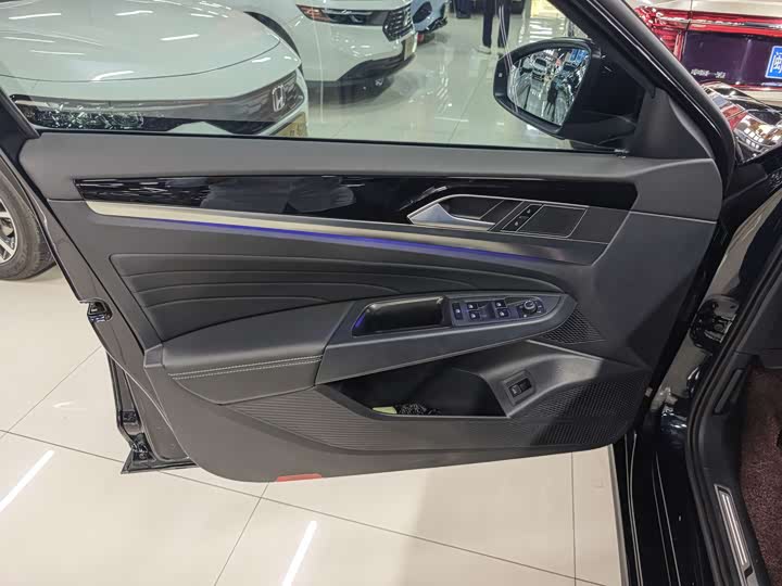 Фото 8 - Volkswagen Passat