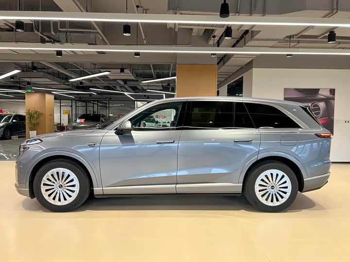 Фото 2 - Nio Onvo L90