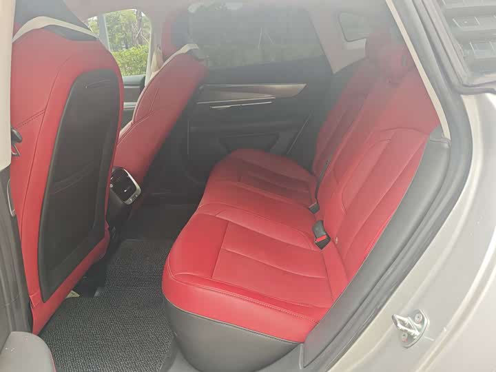 Фото 8 - XPeng P7