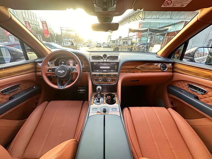 Фото 9 - Bentley Bentayga