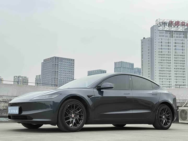 Фото 1 - Tesla Model 3