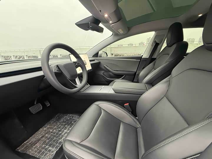 Фото 6 - Tesla Model 3