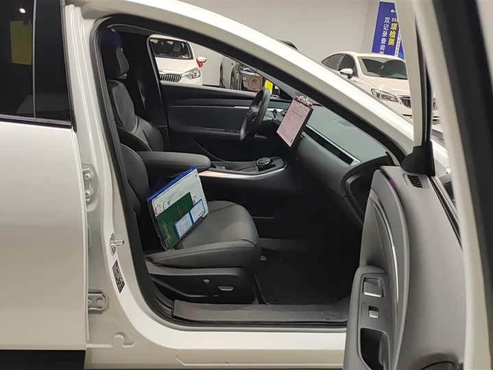 Фото 8 - XPeng Mona M03